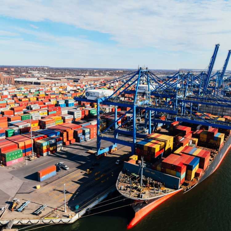 Freight forwarding by sea